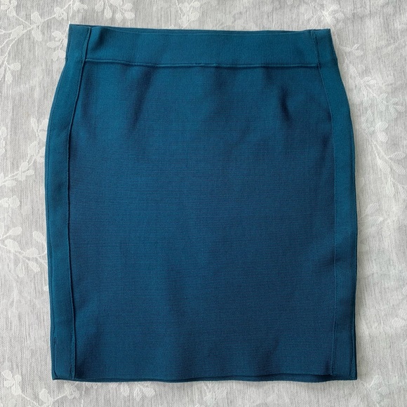 Guess by Marciano size XXS skirt - Picture 4 of 9